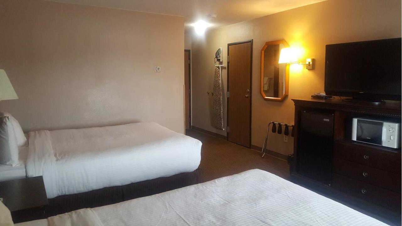 Crookston Inn & Convention Center Esterno foto
